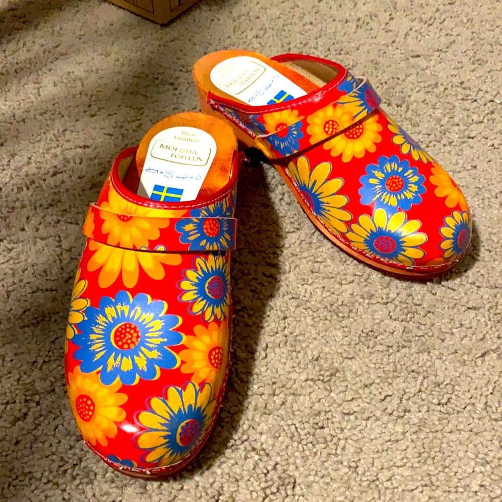Real Leather Red Flower Garden Shoes Clogs Made In Sweden